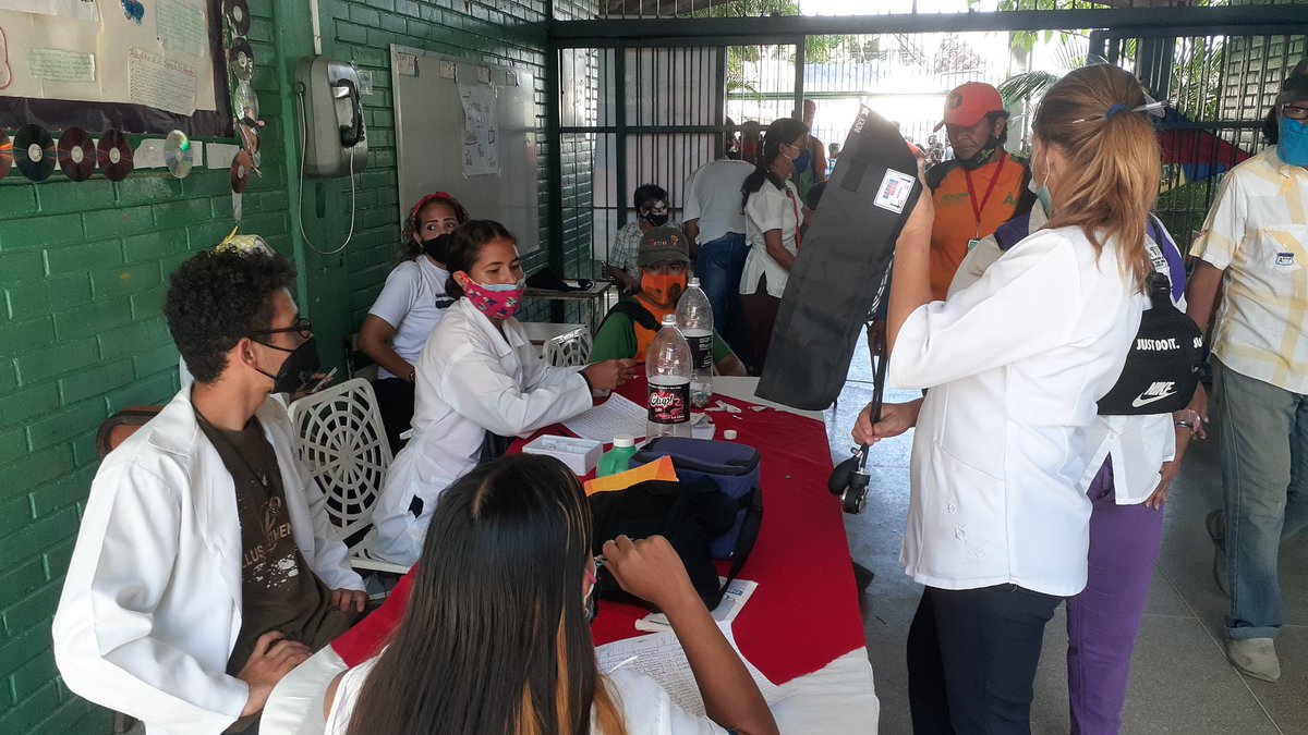 nael1976's tweet photo. Hoy en la parroquia las tacarigua en la coromoto fue un éxito el macro operativo de salud gracias 
@NicolasMaduro 
@RMarcoTorres 
@RafaelGirardot https://t.co/BDvoFTWQ4u