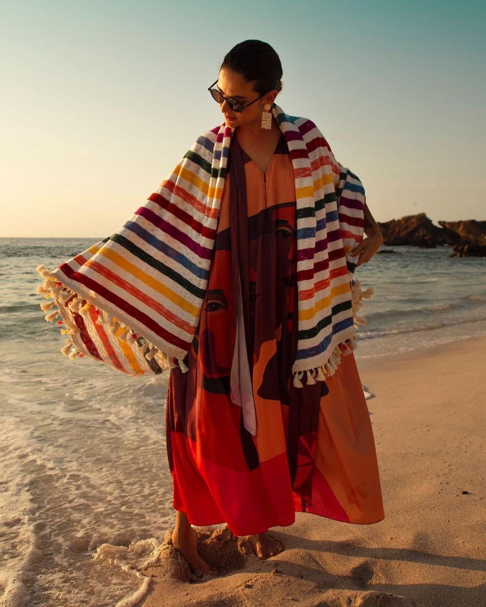 NataliaJimenez's tweet photo. Un pequeño recuerdo de nuestra visita a Punta Mita con @BSantosOficial @arnold_hemkes y @rafahell94 ... nada como ser felices haciendo lo que más nos gusta, entre amigos que queremos y atardeceres como este! No se pierdan la colección nueva de @BSantosOficial ...esta divina! https://t.co/w0GP9mSMzo