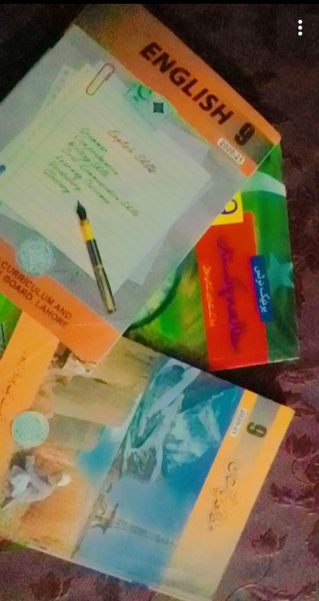 RabiaFa47347661's tweet image. #PakStudies
Bye bye Pak Studies and English in books ki waja se bari bestii hoi he. Per me bhi deht aik baar bhi in ko khol kar nahi dekha. 😂😂😂🤧🤧