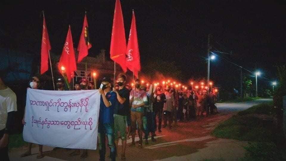 xiaofeichan's tweet photo. Dawn strike against the Military Dictatorship was held by the residents in ThayatNakhou village,
#ThayetChaung Tsp along with candlelights on June3.

#June3Coup #LessTalkMoreActionsASEAN #WhatsHappeningInMyanmar https://t.co/WcACttsI8Y