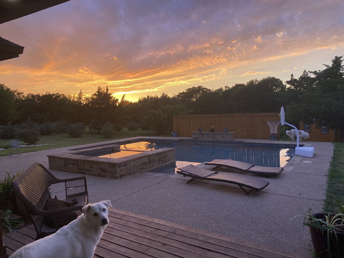 pennylowe's tweet photo. Nothing like a Texas sunset on a summer evening https://t.co/y9Wvr7pfyK