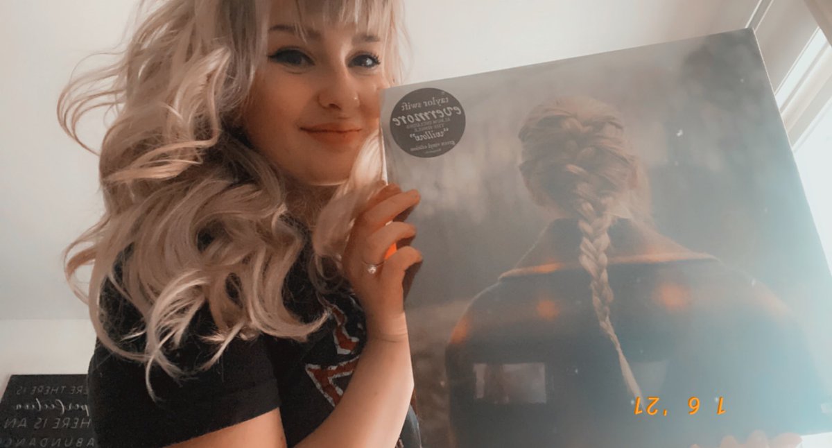 EliGoldsworthys's tweet photo. @taylorswift13 Honestly so thankful that you blessed us with right where you left me, and I’m 23 inside a fantasy that someday, just maybe you’ll notice me 💕🥰✨ I love you #evermorealbumVinyl https://t.co/Z0fXCZN8yj