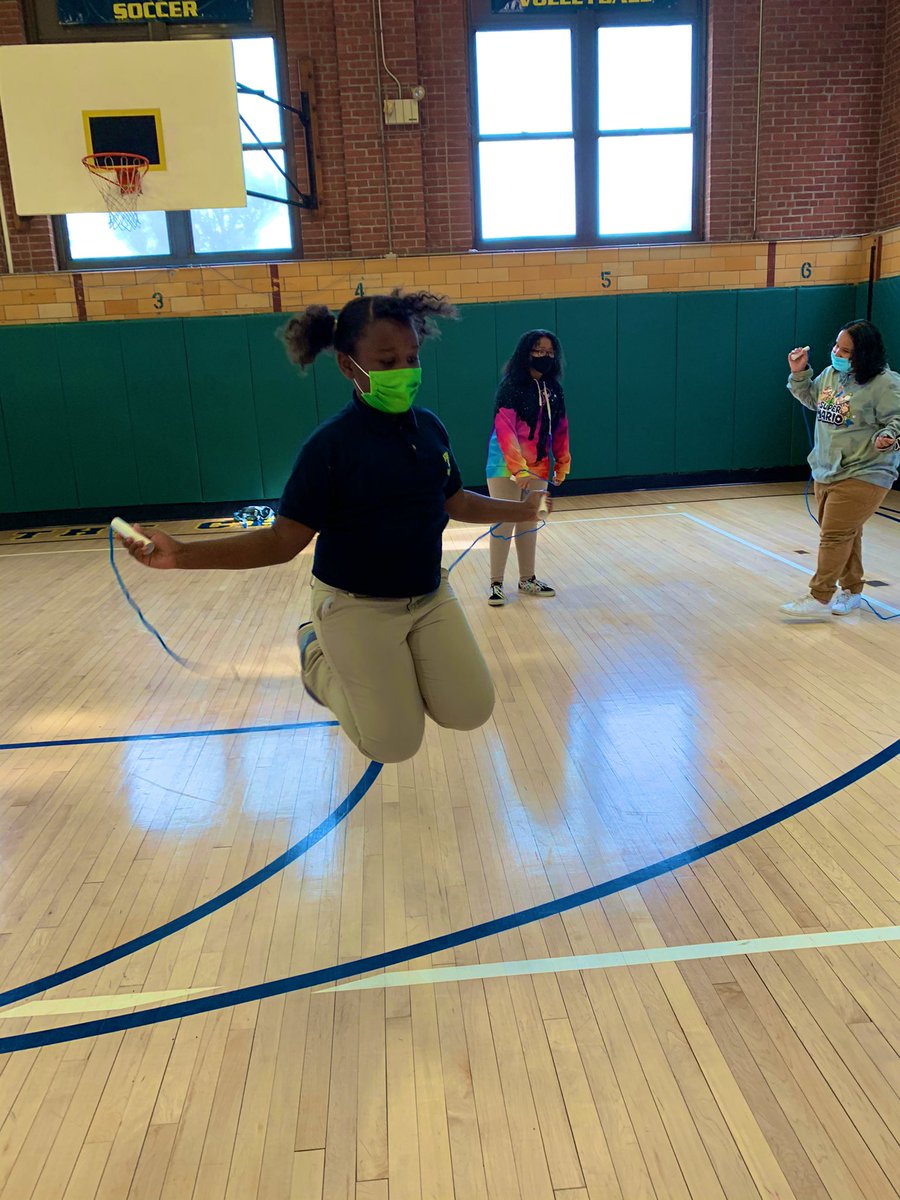 JUMP for health <a href="/kennelly_school/">Kennelly School</a> with our partner <a href="/HartfordPerform/">Hartford Performs</a> today. Wish we could start everyday like this!