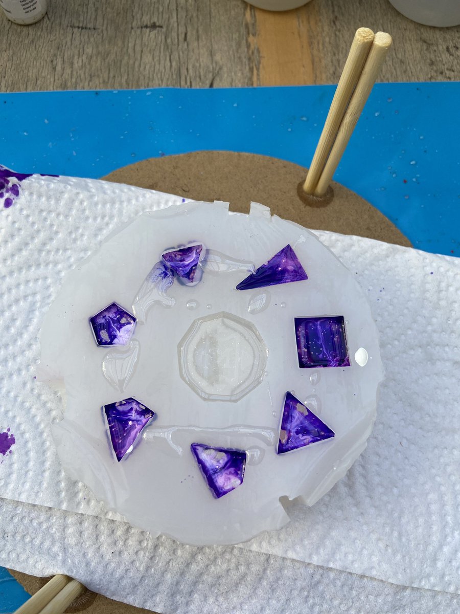 GuildHallDice's tweet photo. First petri attempt for Merihim dice! 💙💜

#merihimleucis #merihimnat19 #nat19dice #petridice #petripour #dicepour #handmadedice #dice #dnd #dungeonsanddragons #polyhedraldice #purplediceset #glitter #slabmold #nat19official #tieflingdice #8pieceset https://t.co/fjXXXFePOf