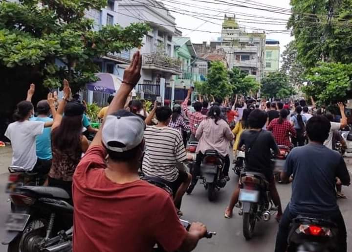 3.6.2021 In Mandalay,  Aung Myay Tarzan Students' Union Strike and Mahar Aung Myay enormous strike marched together. 

#June3Coup #WhatsHappeningInMyanmar
