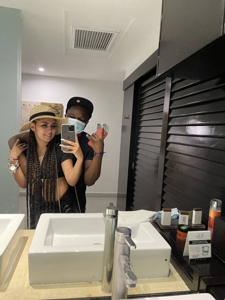 what a feeling, just us two ✈️💕