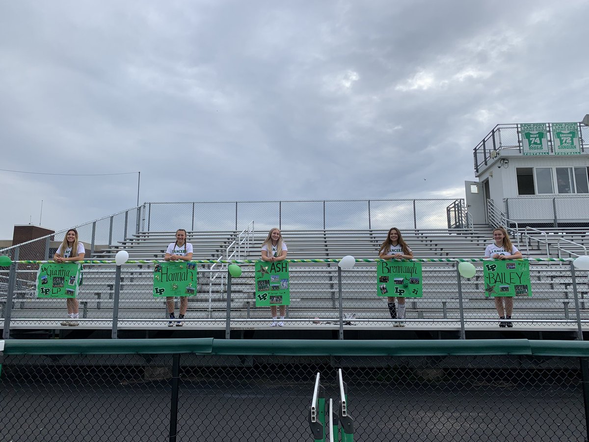Special Congratulations to the 5 seniors tonight! 💚🥍
<a href="/giannadorato/">Gianna Dorato</a> 
<a href="/HannahHohlee/">Hannah</a> 
<a href="/ashlynngordon13/">ash</a> 
<a href="/StackBrennaugh/">BrennaughStack</a> 
<a href="/baileygiannini/">Bailey Giannini</a>