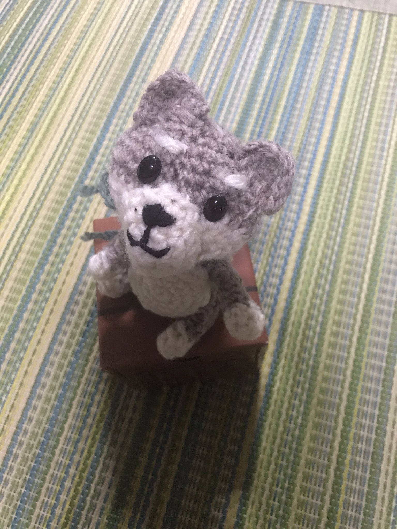 3trees あみぐるみ2作目 犬を編みました が 犬に見えるかなあ 柴犬のはずが 秋田犬に 編み図は Nukumore Jp つぶらな瞳がかわいい ちょこんとおすわりする柴犬のあみぐるみ から あみぐるみ 犬 T Co Gswkwoguii Twitter
