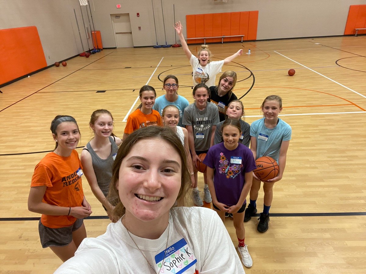 AndersonWBB's tweet photo. 6th graders take a break from working hard for a selfie with @sophiekoz3 at the skills camp! #campisback #team #grow https://t.co/dNN8sXwcaR