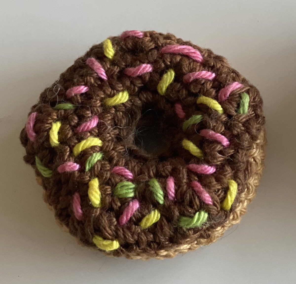 OttHuys's tweet image. Super cute 🥰 deze gehaakte donuts 🍩 
Dochter wilde eten hebben voor haar #unicorn 🦄😁

#haken #crochet