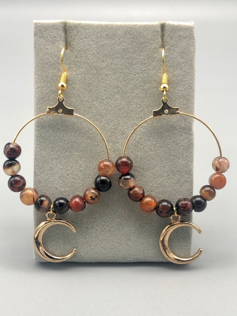 Themysticmeadow's tweet photo. My shop update is live!!!

Earrings, hoops, and chokers!! https://t.co/YbXumvGTj7