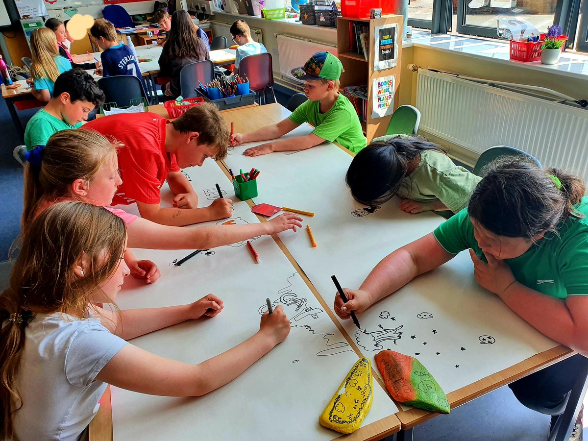 p5a_r's tweet photo. 🖊 Doodle art this afternoon to relax after a very warm 🌞 busy day! 🖍#doodleart #Mindfulness
 #cdpsdg7 #cdpsdg7art https://t.co/PfIdxWpYXQ
