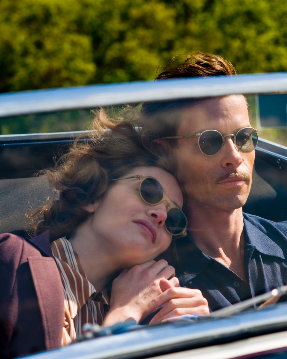 HBO's tweet photo. Shipping these two in every onscreen universe. https://t.co/3NfeA3gsxm