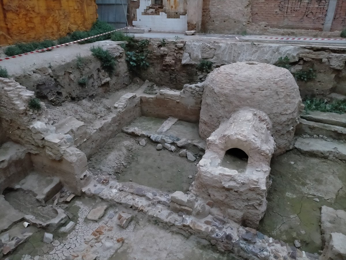 KlimoMur's tweet photo. Restos arqueológicos en la calle Vara de Rey de #Murcia. Acérquense a verlos que les quedarán dos días. @AytoMurcia @RegionCultura @CulturaRM_ @CulturaMurcia @huermur @Patrimonio_MU @patrimonioMU https://t.co/lIX9Nbmi6h