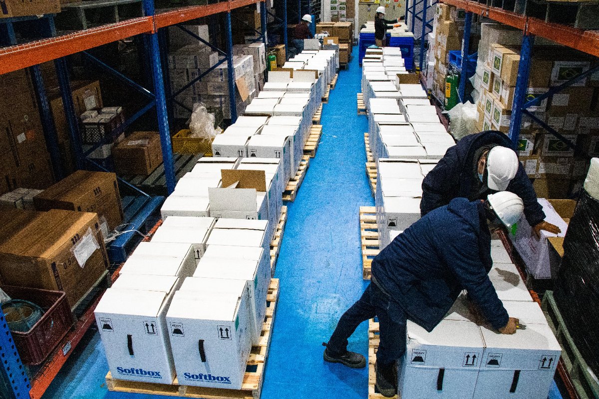 MinSaludCol's tweet photo. En la tarde de hoy, 🇨🇴Colombia recibió un nuevo lote de 538.200 dosis de vacunas de Pfizer, que permitirán que el Plan Nacional de Vacunación contra la COVID-19, siga avanzando en los territorios. 

✌️#Vacunémonos https://t.co/prgs3PE0ZG