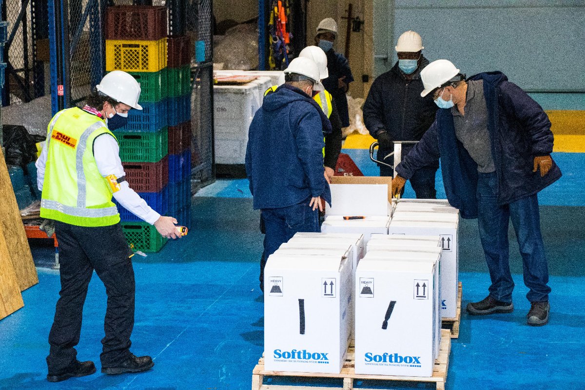 MinSaludCol's tweet photo. En la tarde de hoy, 🇨🇴Colombia recibió un nuevo lote de 538.200 dosis de vacunas de Pfizer, que permitirán que el Plan Nacional de Vacunación contra la COVID-19, siga avanzando en los territorios. 

✌️#Vacunémonos https://t.co/prgs3PE0ZG