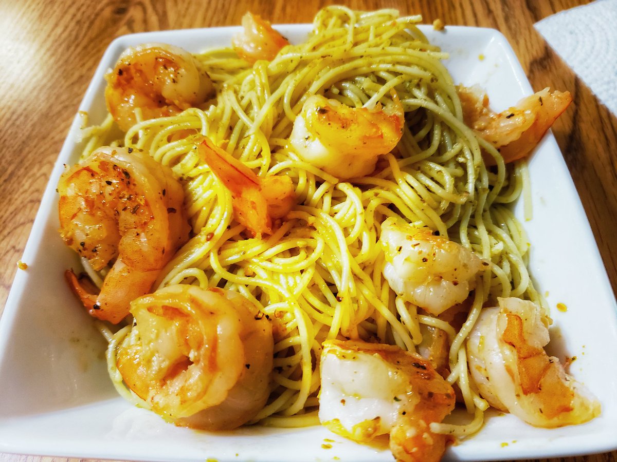 toekneefromgc's tweet image. Roasted tomatoe &amp;amp; garlic shrimp sautéed in garlic butter with pesto angel hair🤤 Sooooo good!
#dadcook #everydaychef #dadchef #