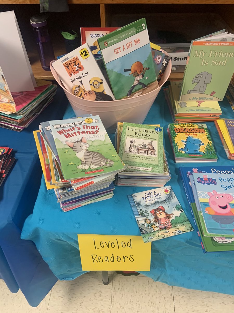collablabladies's tweet photo. We were so thankful to all of the community members that donated books and helped stock our teachers classrooms. It was a beautiful book celebration today! #fmtlearns https://t.co/3pkSFwYByv