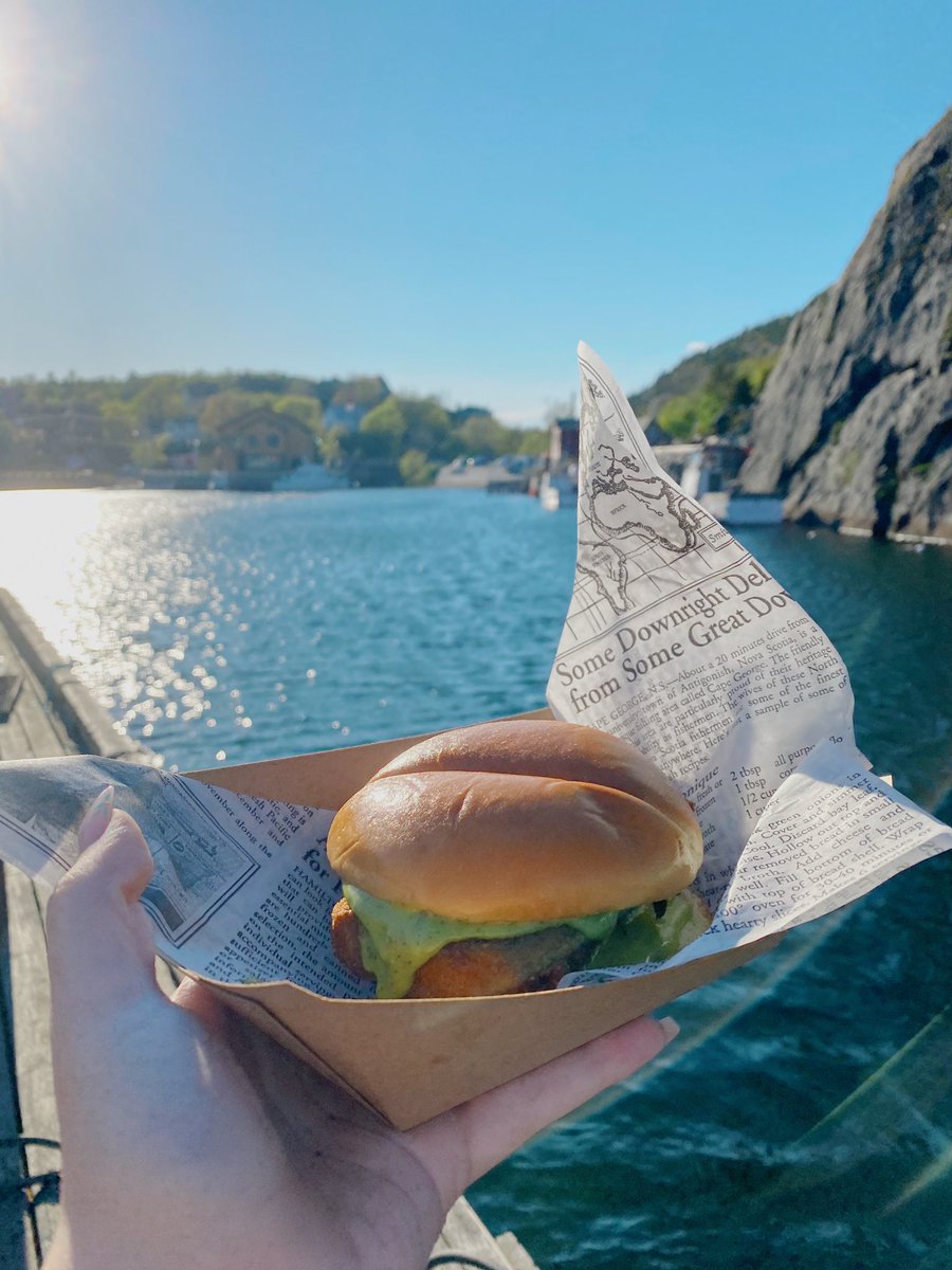 Idontcare_Dylan's tweet photo. This weekend at @QVFCNL :
 
A Vegan Miso-Marinated Tofu Burger with Nori and Dill Sauce. 

Corn Tortilla chips with a Vegan Gluten-Free Cashew Queso Dip. 

Swing down and give her a go. https://t.co/ZzjUGHwu9U