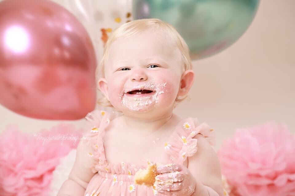 TinyCherubs1's tweet photo. Let’s smash some cake 💕
#babyphotographer #cakesmash #cake #babygirl #firstbirthday #lancashire #ukphotographer #newbornphotographer https://t.co/aKJbkL8WYZ