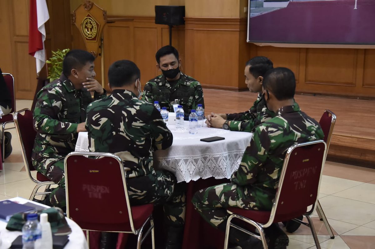 Puspen_TNI's tweet photo. Kapuspen TNI melaksanakan silaturahmi dan sharing informasi dengan Kadispen Angkatan

#puspentni #tniad #tnial #tniau #silaturahmi #sharinginformasi 

👉https://t.co/8TvxYsSKTw https://t.co/uMLCgwlOtj