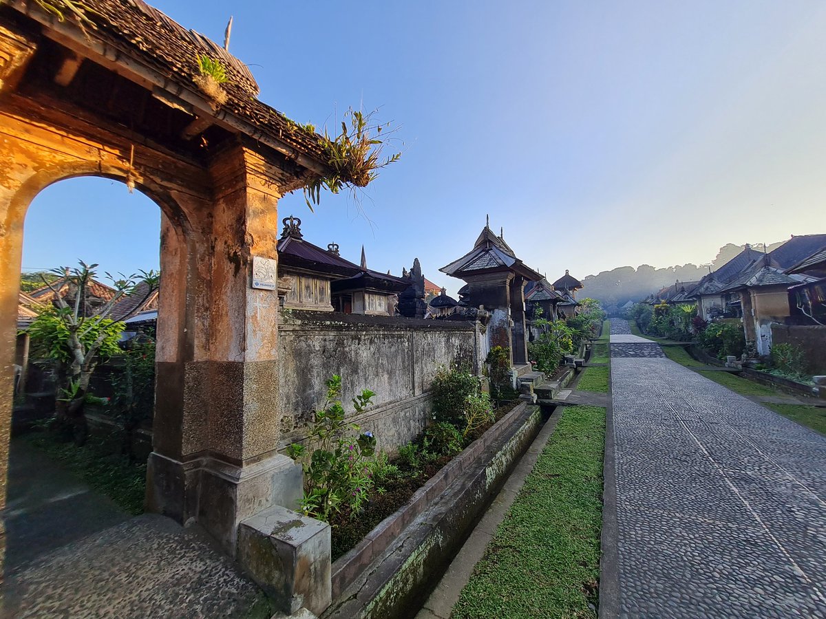 Selamat pagi dunia, teruslah tidur agar mimpimu bisa tercapai ...