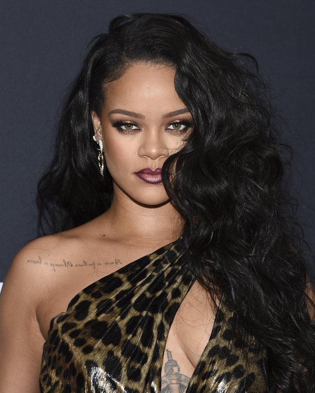 mefeater's tweet photo. Yass Queen! @rihanna is now the only other singer besides Madonna who has achieved the “The Big Four” in Vogue history. 

She has now covered American Vogue, British Vogue, Paris Vogue, and Italian Vogue 👑 https://t.co/q03K6Y8viL