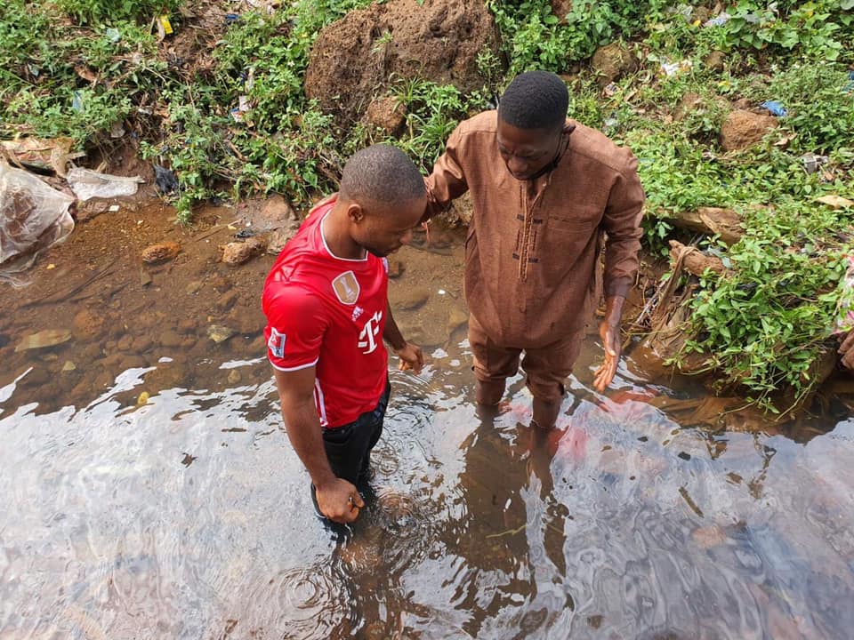 UPCIMissions's tweet image. This man visited the Capital City Church last Sunday. When we asked who had invited him, he said "The Holy Spirit drew me." He had a Bible study on Wednesday and on Friday, he was buried in Jesus' name!
~Blackmons on a Mission- Guinea
#Globalmissions #IAMGLOBAL #UPCImissions