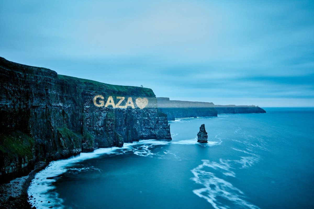 CaoimheButterly's tweet photo. From Ireland to Gaza With Love 💜

The solidarity projection was intended as a way to visually express love and grief. 

We dedicated it especially to 6- year old Suzy, 5-month old Omar, 10-yr old Aziz and many other children in Gaza.

https://t.co/o7YP2QoyuM

📷 Maurice Gunning https://t.co/ELAIrFp6ki