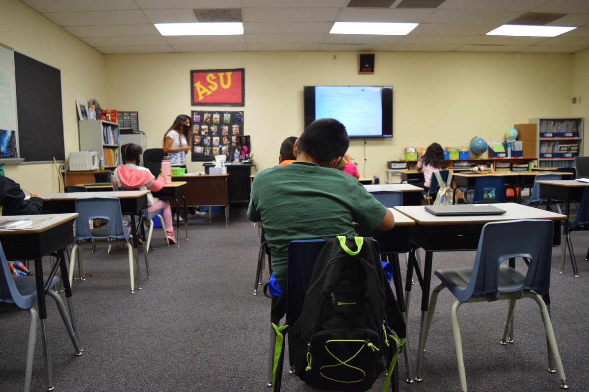 3rd graders <a href="/BormanCSD83/">Borman Elementary</a> practiced their reading during #summeschool today! We are so excited to have them! #oneteamunafamilia