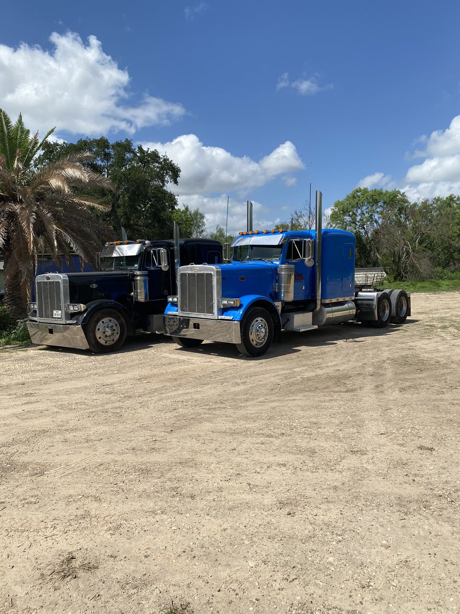 JordanLopp8's tweet photo. Please RT🚨.    I’m needin 21+ year old CDL drivers for OTR positions, based out of San Antonio area but don’t have to live close.   Running nice peterbilts, pay at 25-30% off the top depending on experience. 8302794552 https://t.co/6vCHHxistT