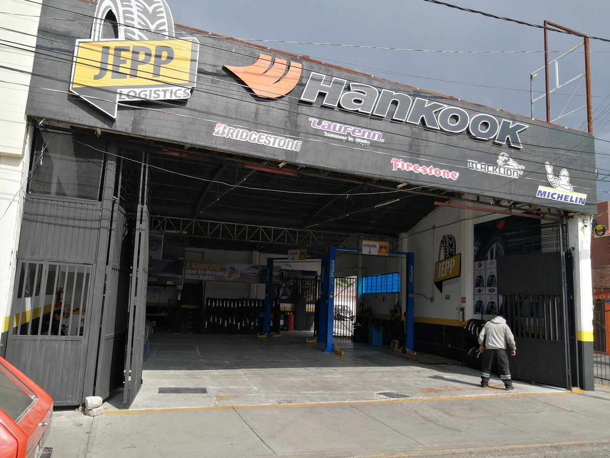 jorgeluisol's tweet photo. Papá lo merece... En la compra de tres neumáticos, te obsequiamos el cuarto, en Sucursal Hankook de Río de las Avenidas esq Avenida Madero. (Promoción del mes de junio hasta agotar existencias!!) https://t.co/949vWvDrXX