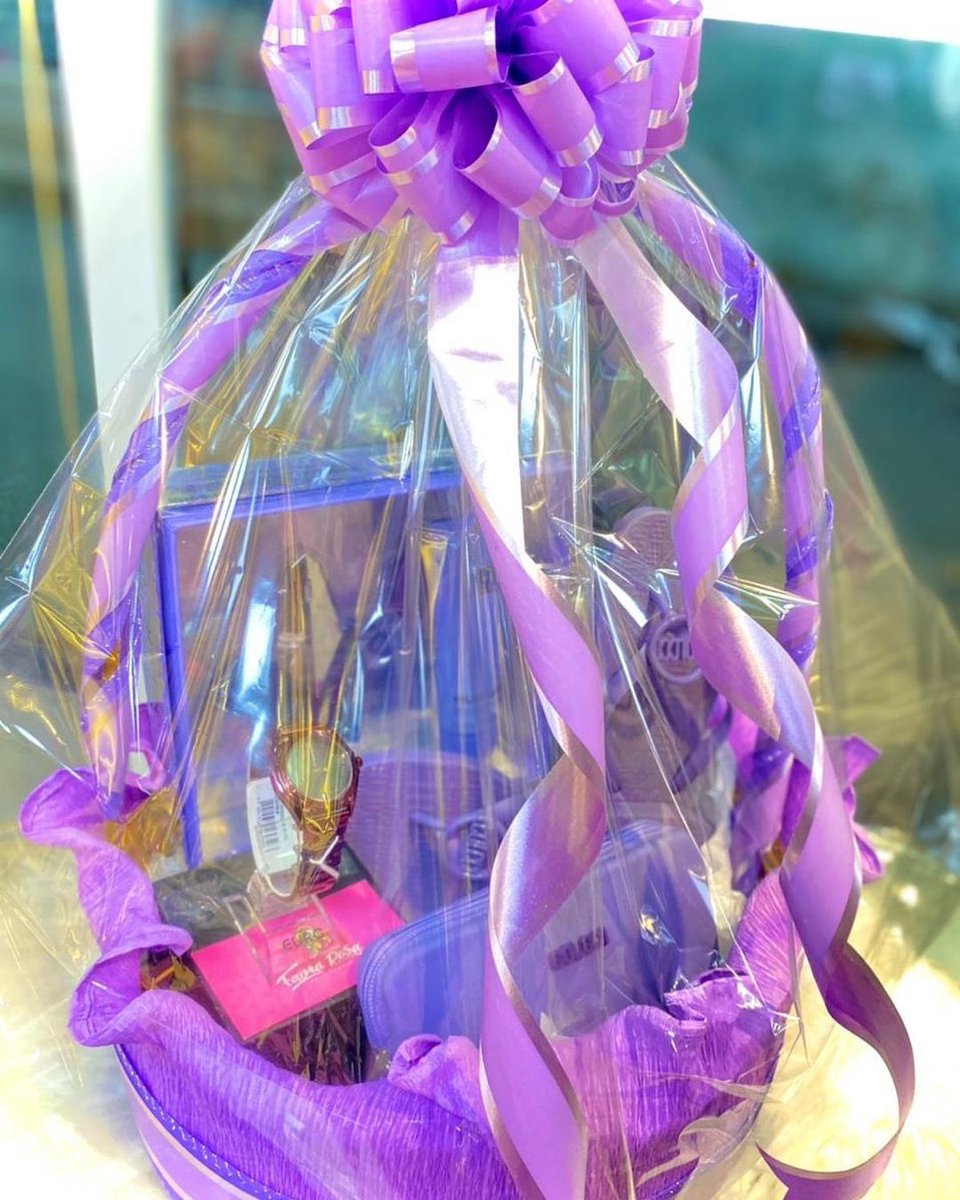 FaixaRosaJacare's tweet photo. JÁ SABE O QUE DA DE PRESENTE PRA A SUA AMADA?🤔

OLHA ESSA CESTA MA RA VI LHO SA QUE A FAIXA ROSA MONTOU PRA VOCÊ PRESENTEAR SEU MOZAO!!🤩😍

KIT ANGEL PERFUME+HIDRATANTE 
RELÓGIO EURO⌚️ 
CHINELO LP
BOLSA DE MÃO COLCCI

SÓ LANÇAMENTO, QUEM SERÁ A SORTUDA??🥴

VEM PRA FAIXA ROSA🎀 https://t.co/hn2CGBXXQe
