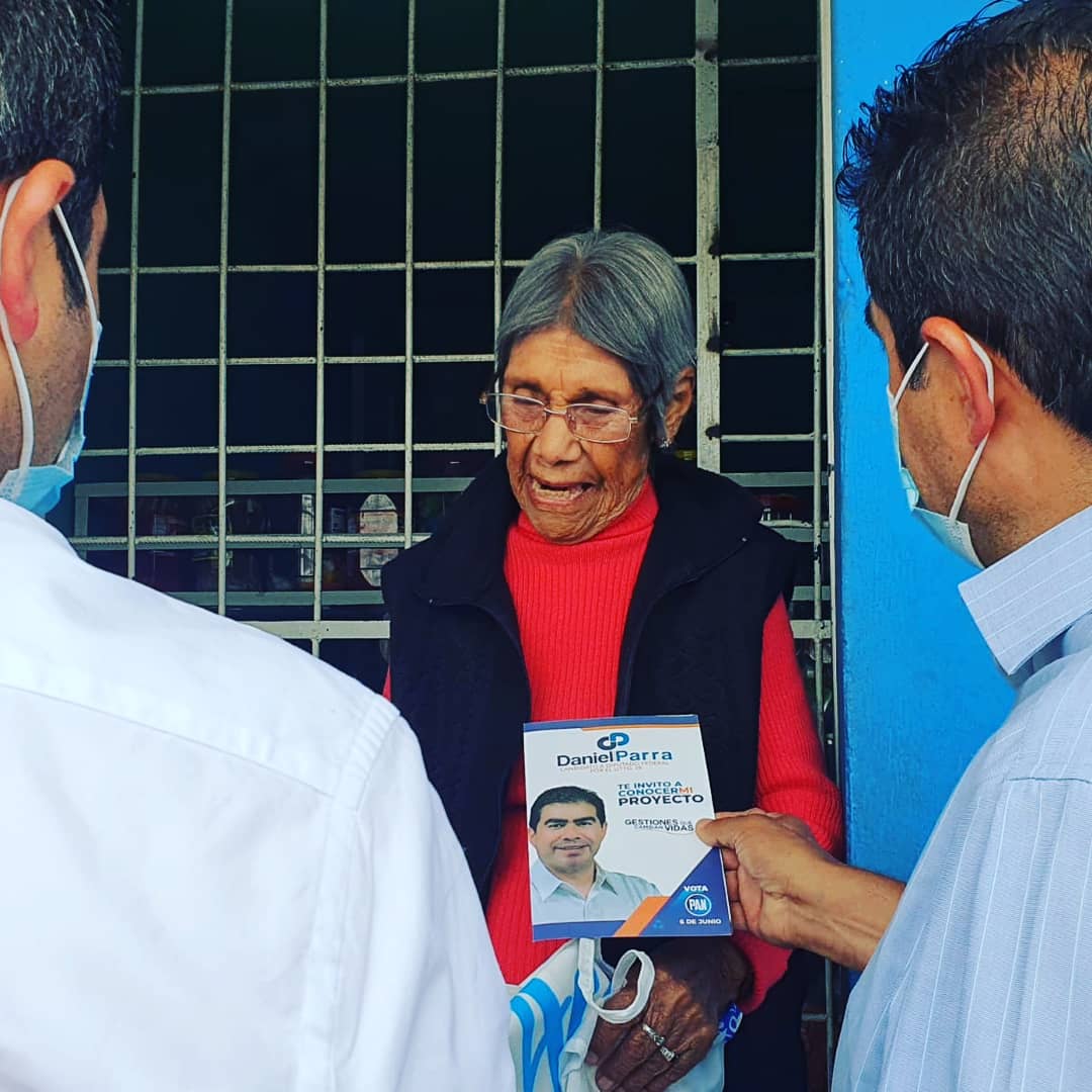 DanielParraOfic's tweet photo. Hasta el último minuto de esta campaña estamos recorriendo las calles, las colonias, los fraccionamientos, los pueblos, los barrios, los hogares, los comercios, llegando hasta el ultimo rincón de este gran distrito. ¡Vamos a ganar! con la fuerza de la mayoría este 6 de junio. https://t.co/0flpZDcous
