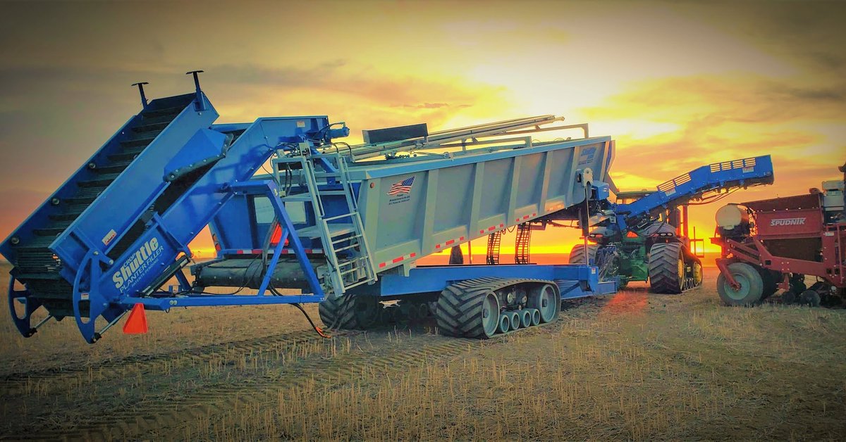 safeTpull's tweet image. Beautiful Alberta sunset with the Crop Shuttle 🌞 #cropshuttle #cropcart #stpmfg