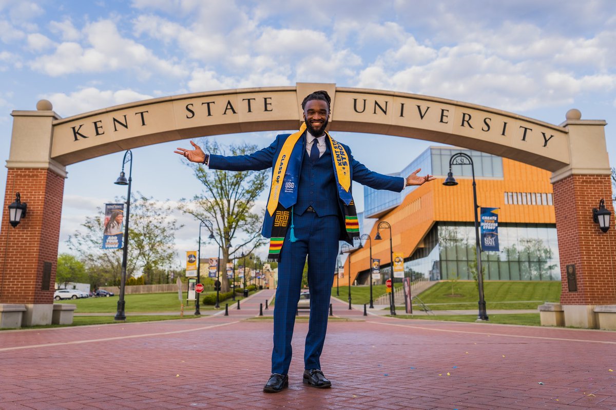 JhariahW's tweet photo. To think I almost didn’t make it here. 
I remember when my Mama was  nervous if I would even make it to school. I told her, “You get me there, I’ll handle the rest.” I was nervous when I said this, but I was also confident in I could make it happen. Thank you for believing in me. https://t.co/csEQhDpl1P