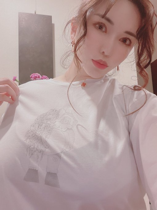 おはようございます?　　

芸術家の
光宗薫さんのデザインTシャツです
(@mtmnkor )
愛用であります♡ https://t.co/qKv3YziDSq