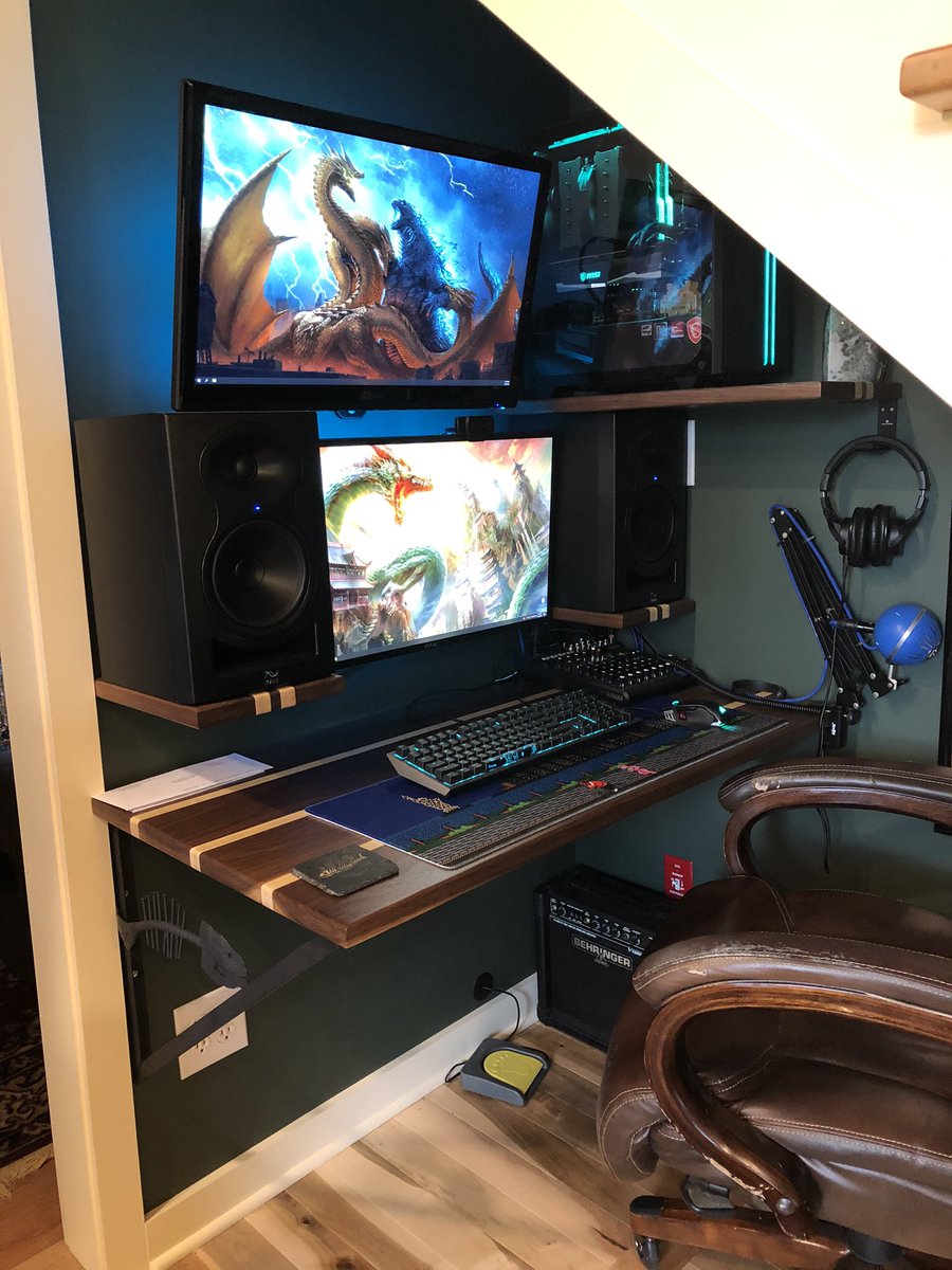NipeArcade's tweet photo. Finally finished my PC build and setup! Converted my old cellarway to use the space better. The original cellar door is still there around the corner too for easy cable management. https://t.co/MnHCF6bbWV