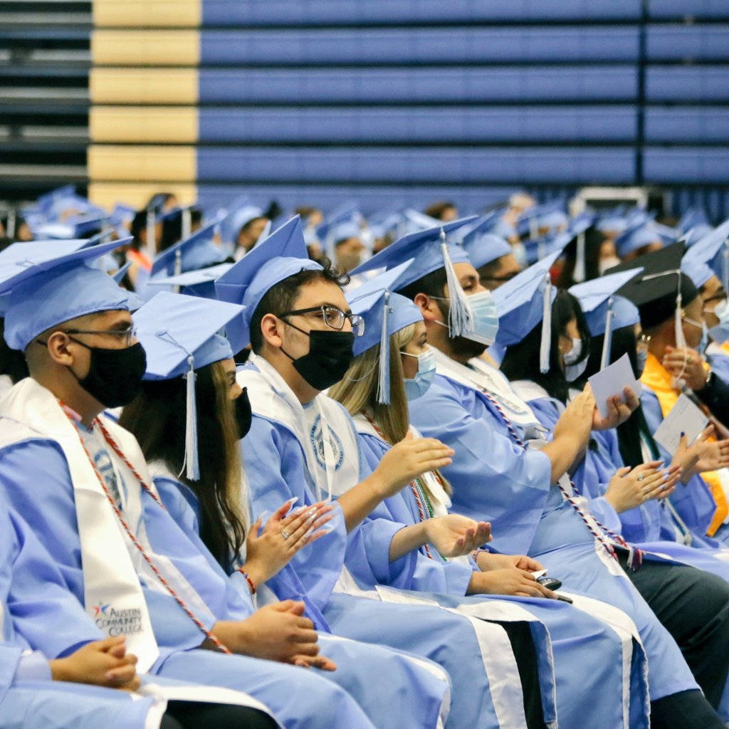 AustinISD's tweet photo. "We are standing here today, despite all of the setbacks and obstacles because of our drive, our perseverance, and our will to succeed is stronger than any impediment."
- @NortheastECHS Valedictorian Mignon Nguyen
#AISDProud #AISDGrads https://t.co/HwG4PBcTaW