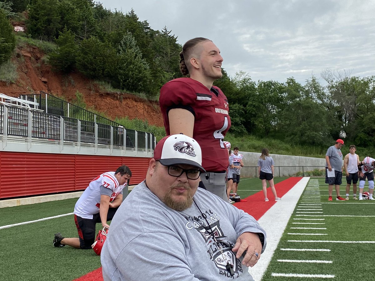 G_GreyPowell's tweet photo. Me and @JesusGMorey cutting it up at Wayne Team Camp in Purcell today! We had fun...of course we did...it was football! #Pursue #CodeMaroon #Football=Fun https://t.co/kY5S73pAOZ