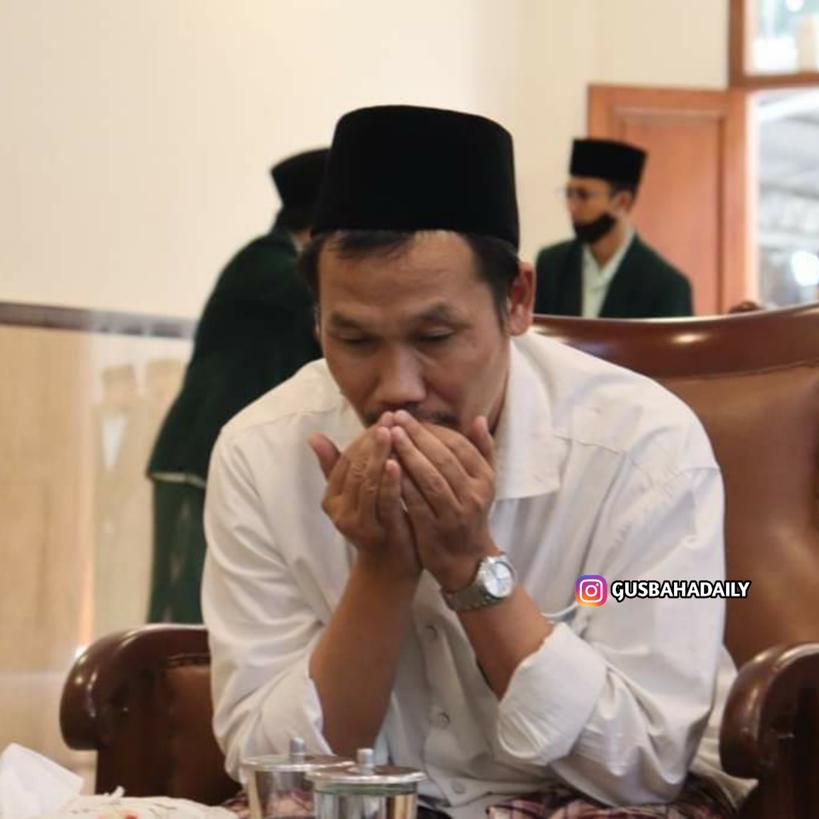 Pentingnya berprasangka baik sama Allah.!

Dalam kitab ilhya Ulumuddin Gus Baha' mengisahkan kisah menarik.

Dikisahkan ada dua orang hamba Allah yang sudah lama tinggal di neraka. Di neraka, orang tersebut selalu berdzikir dengan membaca "Ya Hannan Ya Mannan". 

<a href="/gusbahadaily/">Ceramah Gus Baha</a>