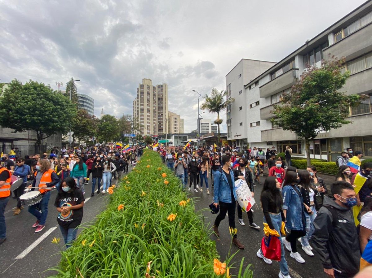 LacrudaRj's tweet photo. Así avanza la movilización de esta tarde en #Manizales #2J | Abrimos hilo 🧶 👇🏻

Créditos: reporteros de La Cruda https://t.co/V1Q6X7wDeJ