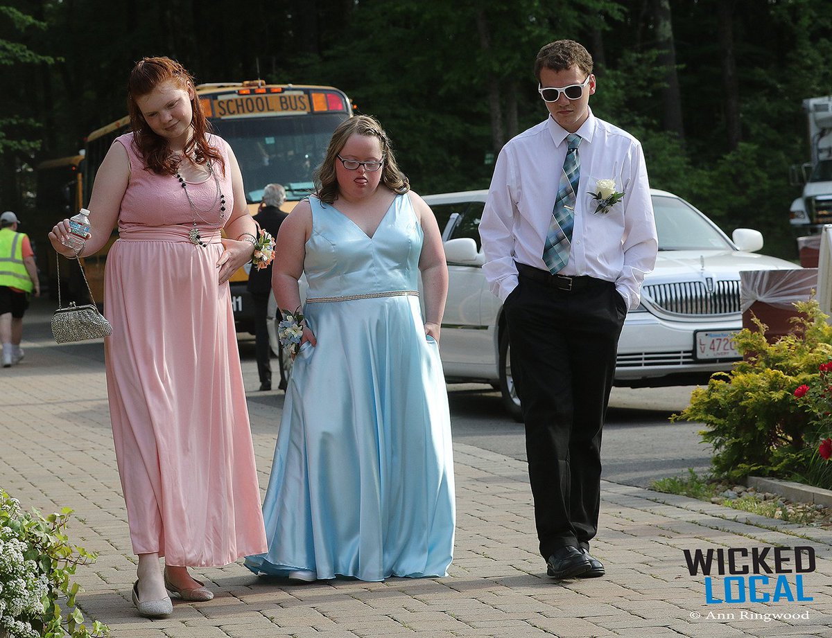 WL_Ann's tweet photo. The seniors of #ChelmsfordHigh gathered at #KimballFarm for their Senior Banquet @CPSchoolsMA @Chelmsford_MA @chelmsfordindep @CHS_EMERSON @CHSWhitHouse @CHS_HAWTHORNE @TheKimballFarm PHOTOS: https://t.co/DT0ssTYZYP https://t.co/3HPJWlrHqP