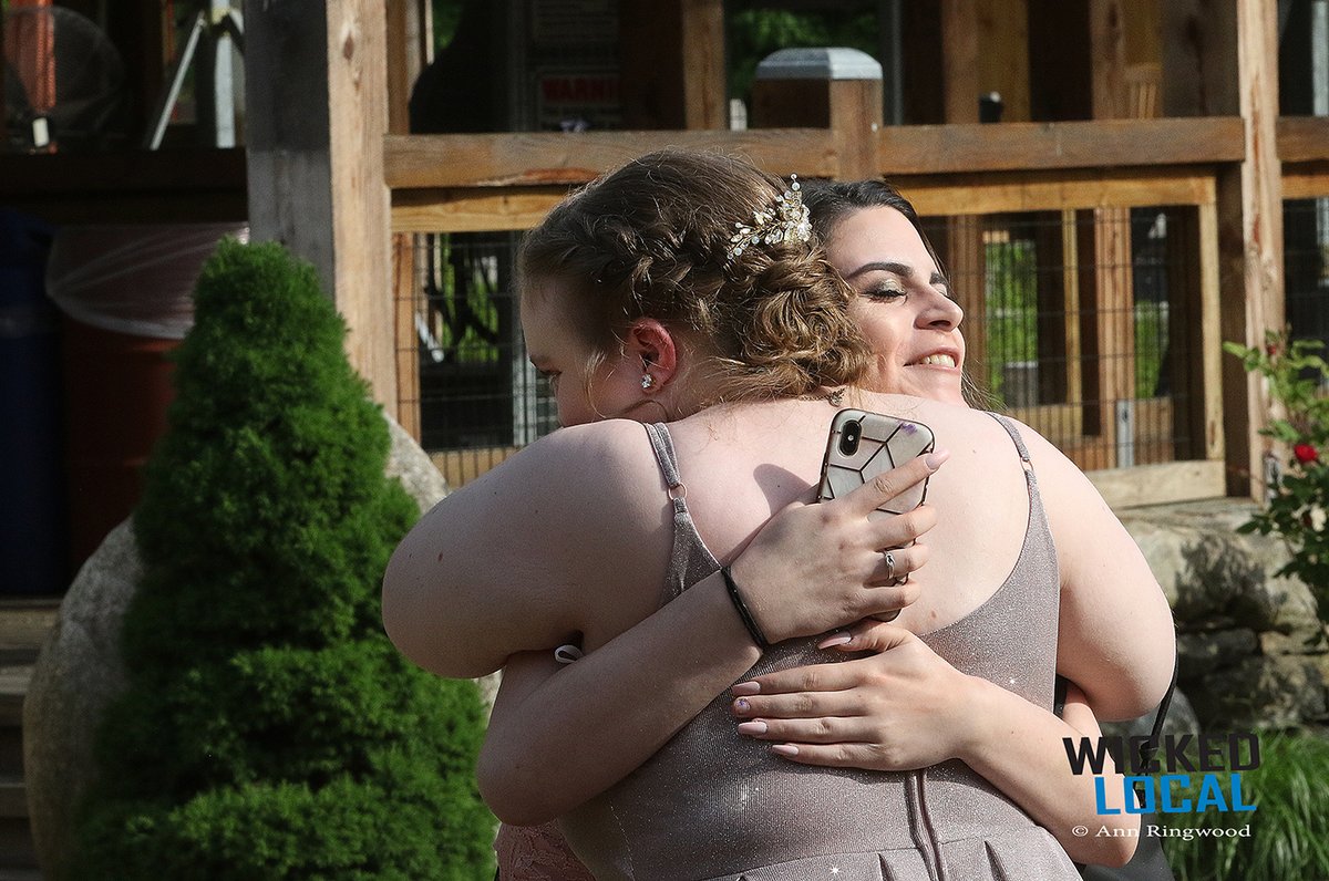 WL_Ann's tweet photo. The seniors of #ChelmsfordHigh gathered at #KimballFarm for their Senior Banquet @CPSchoolsMA @Chelmsford_MA @chelmsfordindep @CHS_EMERSON @CHSWhitHouse @CHS_HAWTHORNE @TheKimballFarm PHOTOS: https://t.co/DT0ssTYZYP https://t.co/3HPJWlrHqP