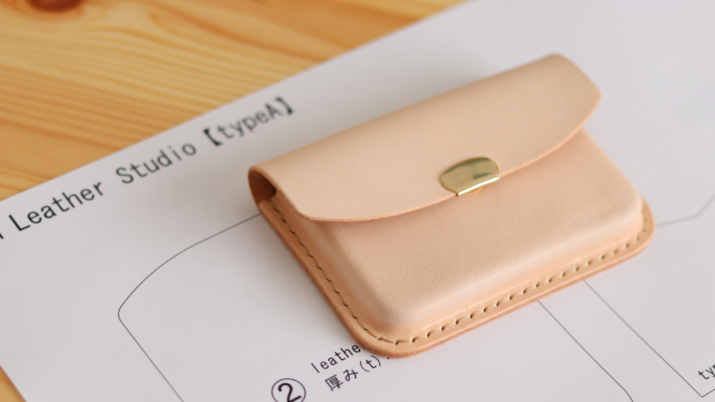 LeatherGum's tweet photo. 革で革を絞る。
typeA

#レザークラフト #型紙 #ハンドメイド #絞り #カードケース https://t.co/pabCNMjC2C