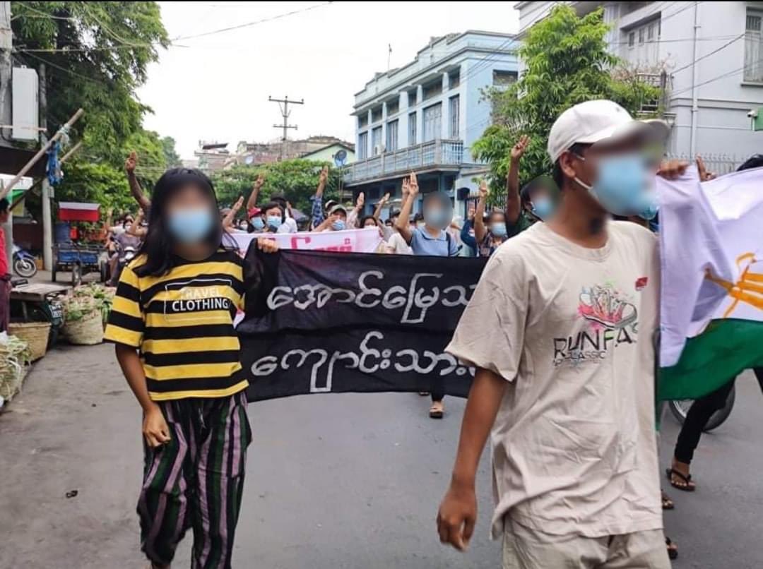 xiaofeichan's tweet photo. Mandalay Coalition Strike 

Educated youths  united to protest against dictatorship despite the violent crackdown 
#WhatsHappeningInMyanmar #June3Coup https://t.co/G92gsRv34K
