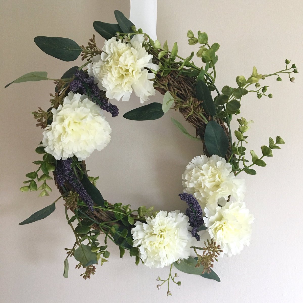 _wylld_'s tweet photo. I can’t get over this wreath 🥺 it looks so elegant to me

Available via DM for 20$+shipping https://t.co/PAIdeihJOz