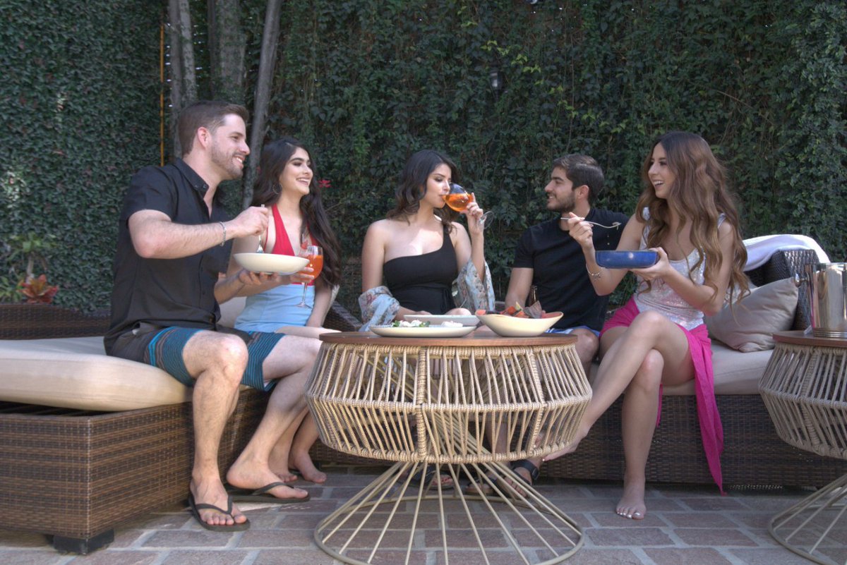 Ven a Mansión Solís a disfrutar de la mejor coctelería y deliciosos platillos mexicanos 🍹¡Reserva ahora! 📩 mansionsolishotel.com