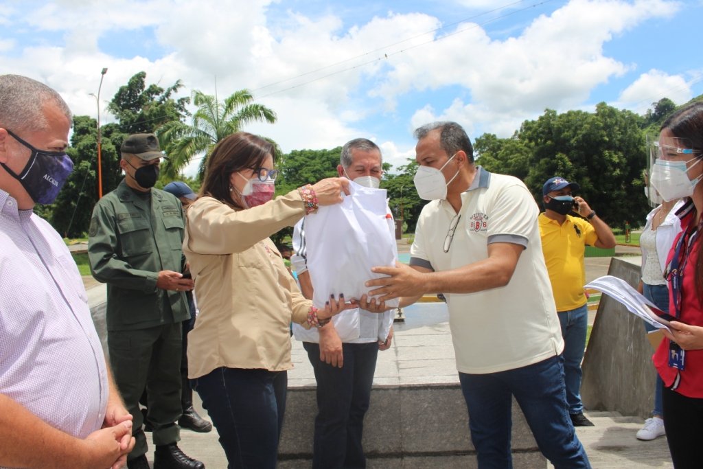 RangelSilva4F's tweet photo. 1/2 En compañía de @JacquelinePSUV, inspeccionamos el avance que lleva nuestro equipo de infraestructura junto a la @MVzlaBella en la construcción del Monumento Bicentenario de la Batalla de Carabobo, ubicado en el sector El Prado, municipio Pampanito. 
#JunioBicentenario https://t.co/LLIYQbE1hS