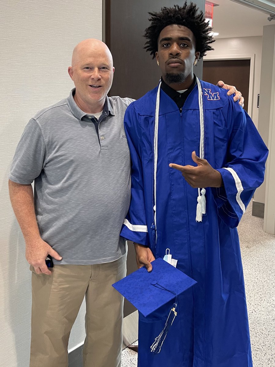 northmeckbball's tweet photo. Congrats to Graduate Chris Ford!! Headed to Davidson College on a basketball scholarship. #4xConfChamp #StateChamp #VIKING4LIFE 🎓🏀💯💪🏼 @meck_ib https://t.co/9HsnkSv4TB
